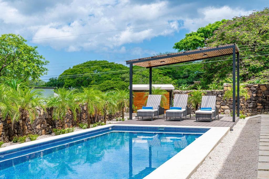 Tamarindo Beach, Prime Location, Fantastic Watersalt Pool & Cold Plunge, Family & Friends ภายนอก รูปภาพ